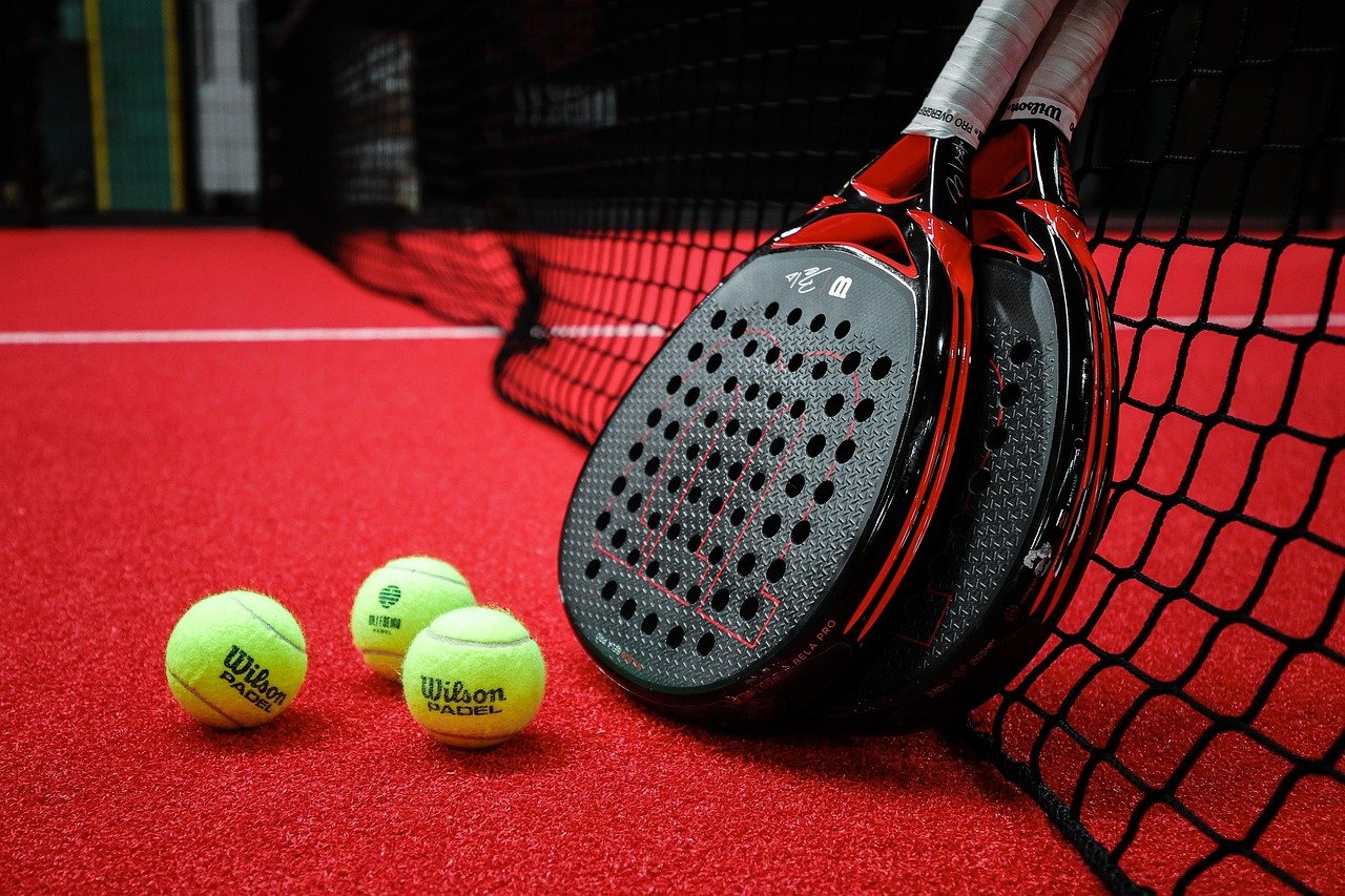 When to Play Off the Wall in Padel (And When Not To)
