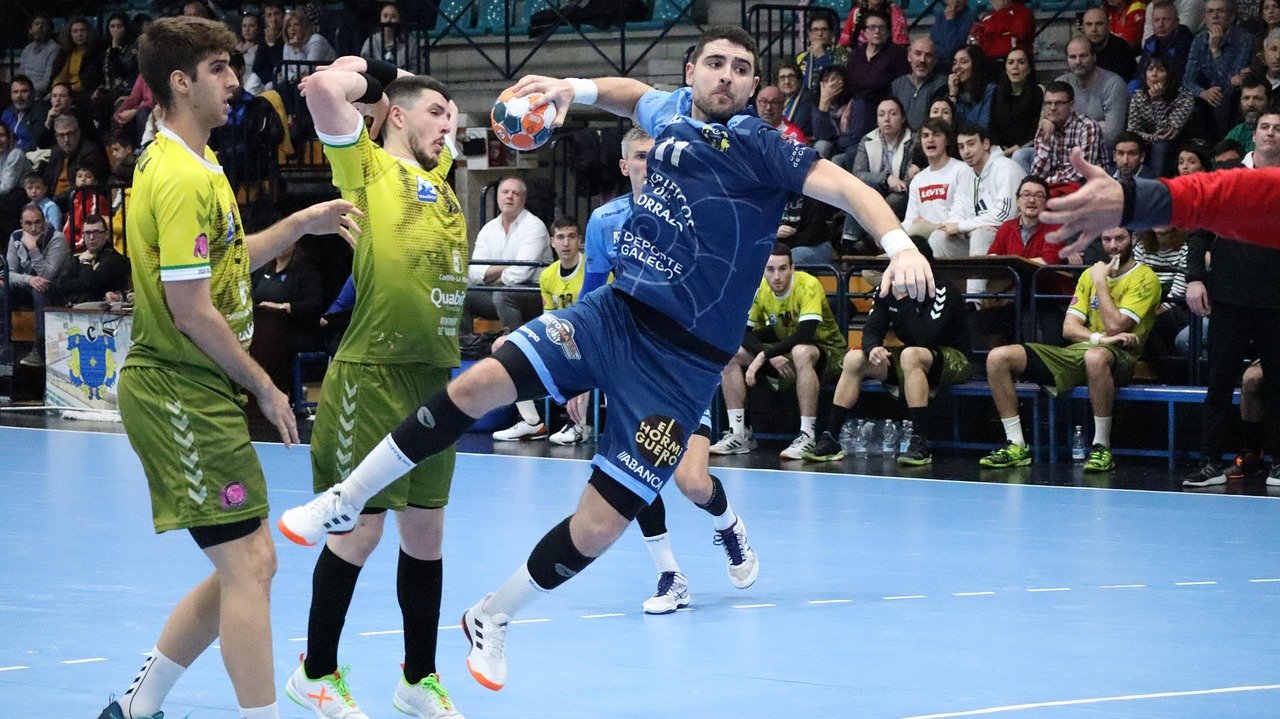 How the Left and Right Backs Operate in Handball
