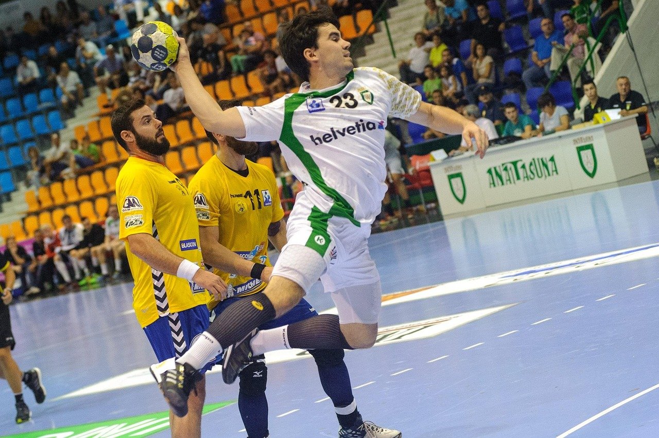 Wing Players in Handball: Speed and Precision
