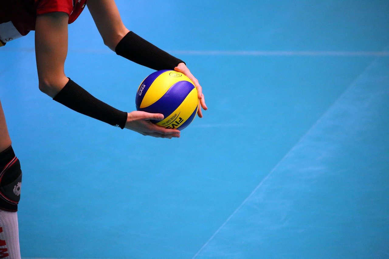 How to Serve in Volleyball: Techniques and Tips for Beginners