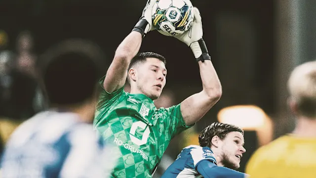 Commanding the Box: How Elite Goalkeepers Rule Their Penalty Area