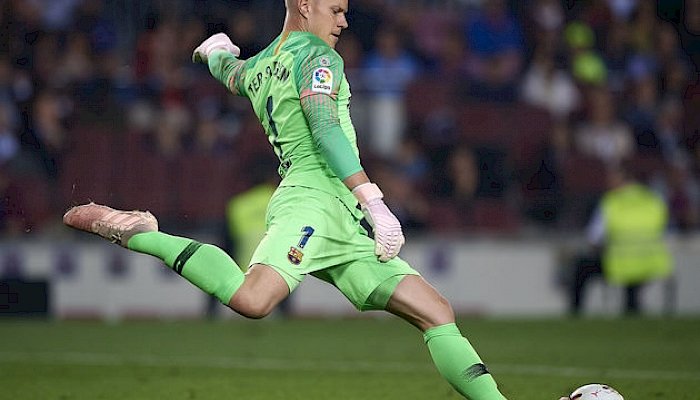The Mechanics of a Distribution Goalkeeper: Launching the Attack