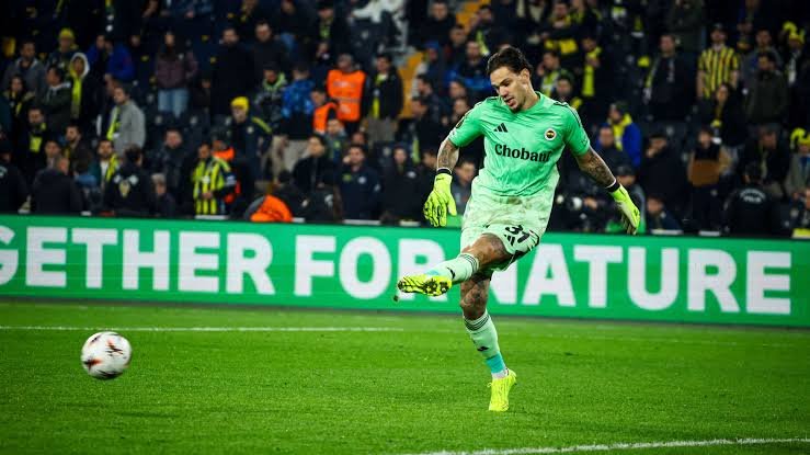 How Ball Playing Goalkeepers Transform Modern Build-Up Play